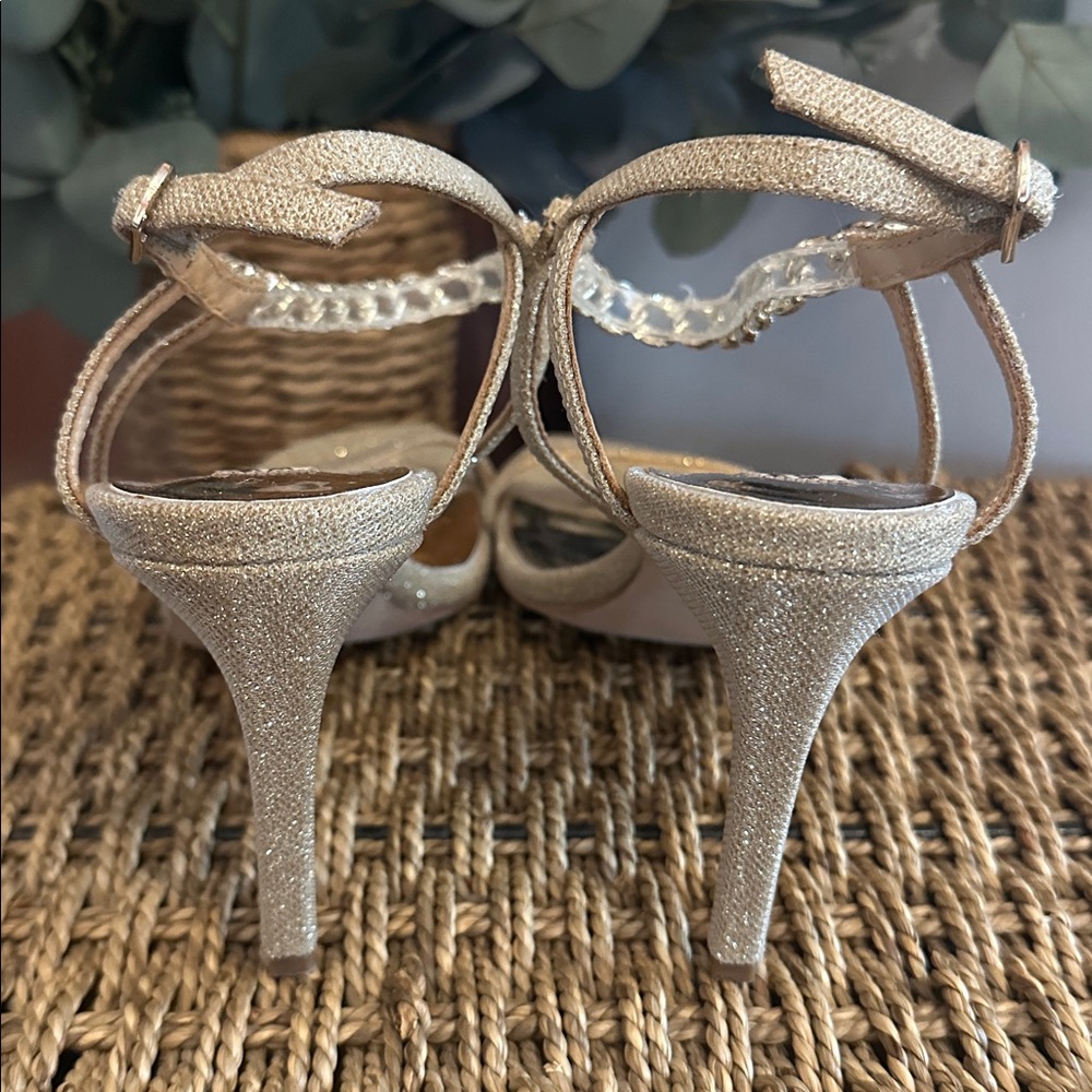 Badgley Mischka Kai Gold metallic 7.5 chain rhinestone Strappy 3.5” buckle Heels - Picture 6 of 14